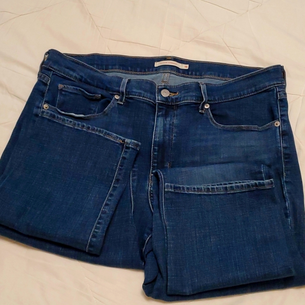 Women's classic straight Levi's size 16